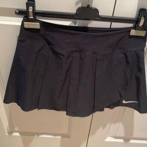 Nike women’s tennis skirt size XS in black